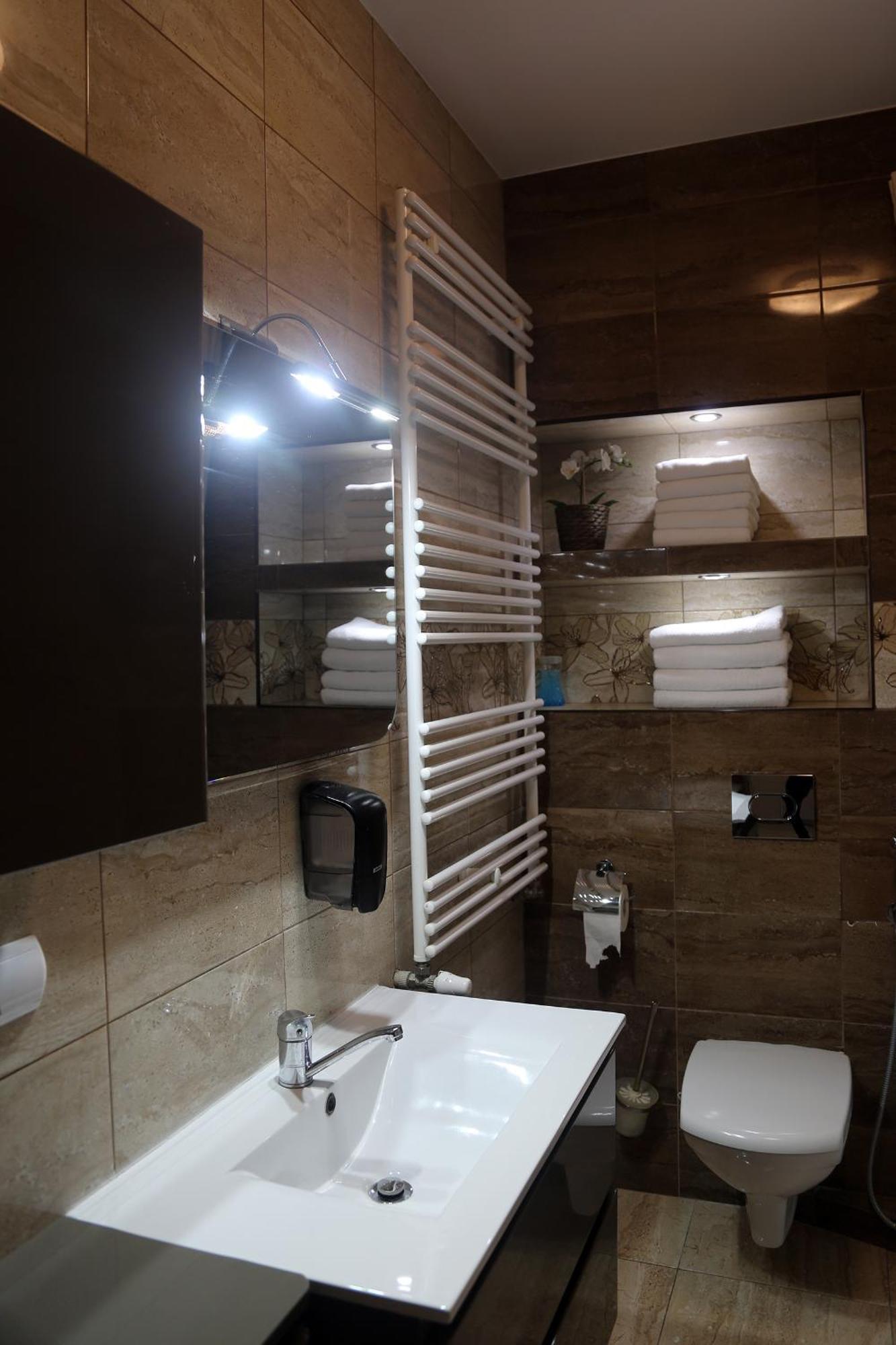 Apartamenty Uniejow "Prywatne Kapiele Termalne" Екстер'єр фото